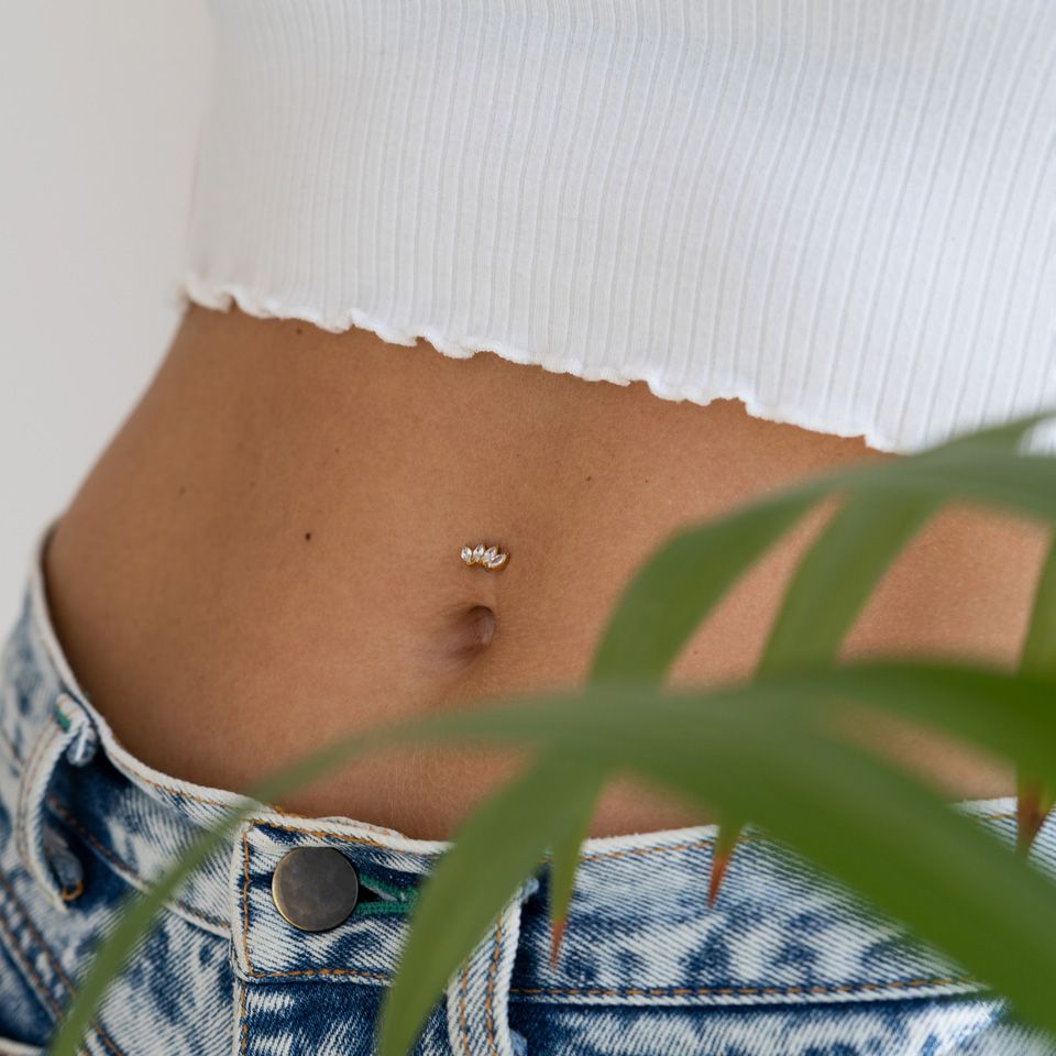 Piercing de buric din titan cu pietre în model marchiză