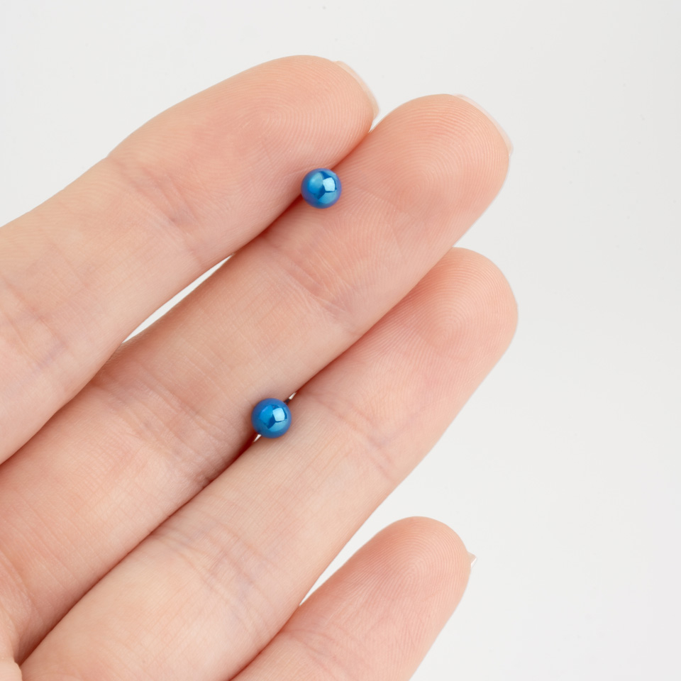 Labret cu bile metalice