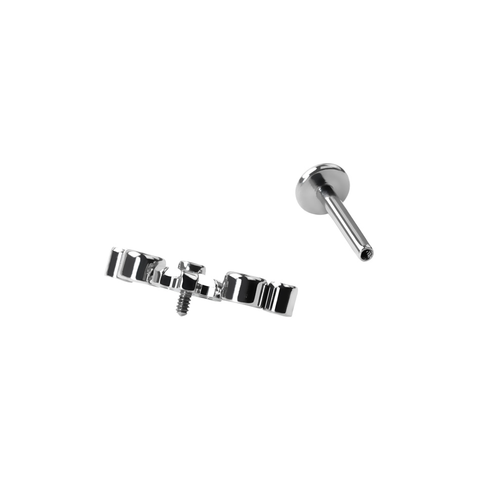 Labret din titan cu floare în centru și pietre zirconiu