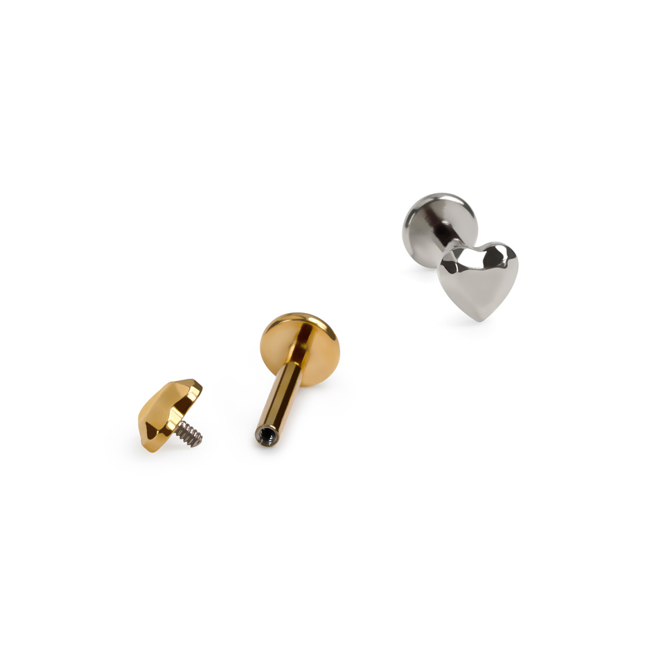 Labret din titan cu inimă multifațetată