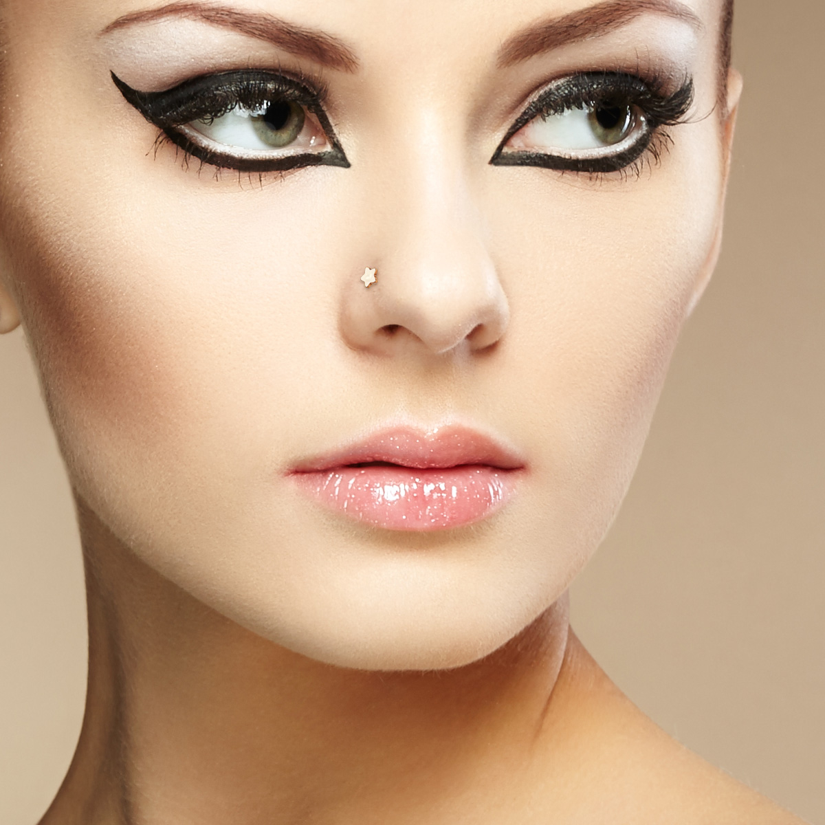 Stud nazal cu o varietate de modele
