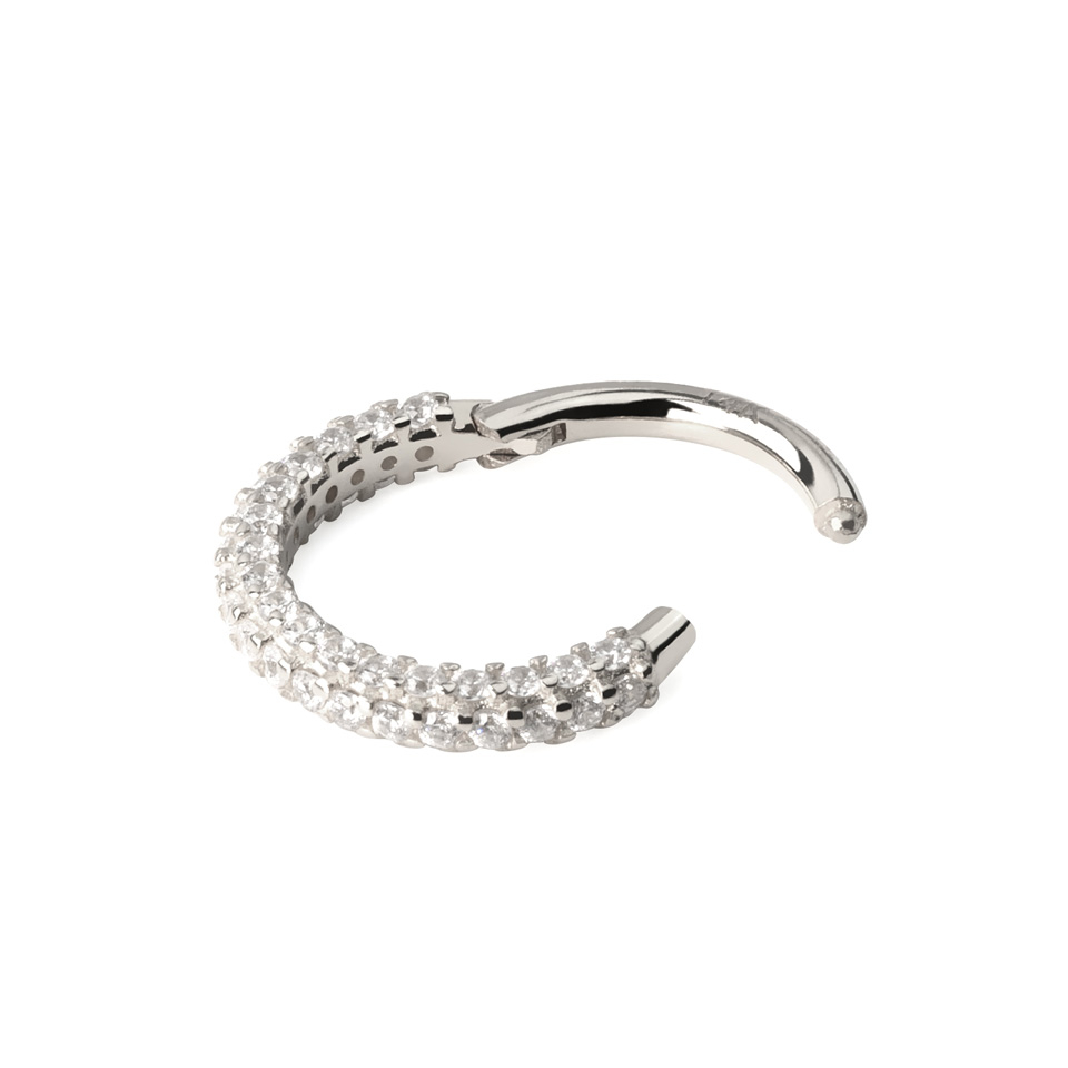 Cercel din aur de 14 ct cu balama și margine rotunjită pavată cu pietre de zirconia