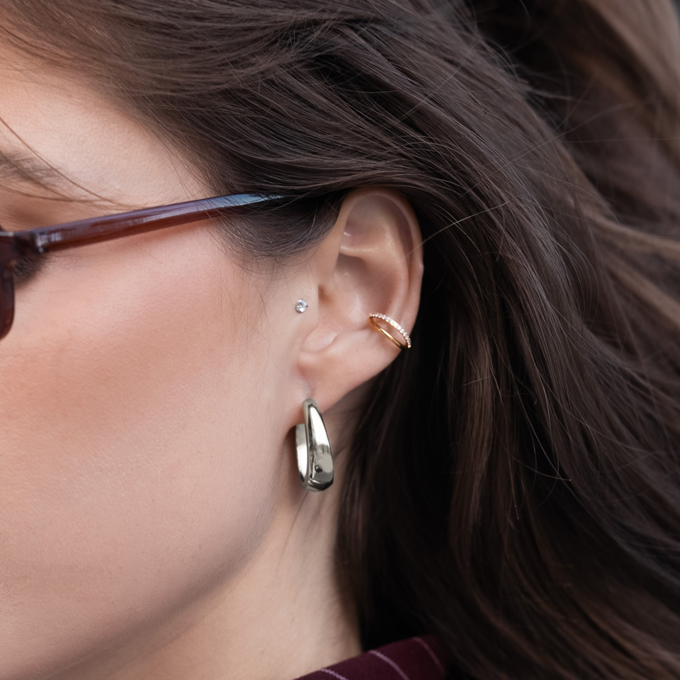 Cercel dublu din titan cu pietre pe o bandă