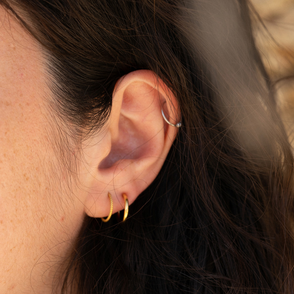 Cercel captiv cu bilă fixă