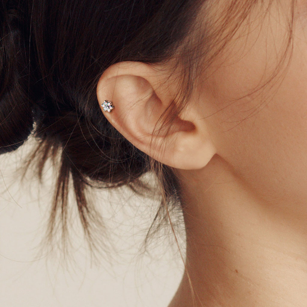 Labret push-in din titan cu floare din pietre