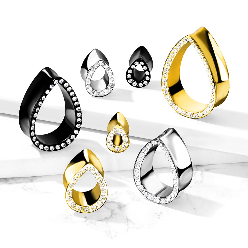 Tunel în formă de lacrimă cu pietre pavate pe margine