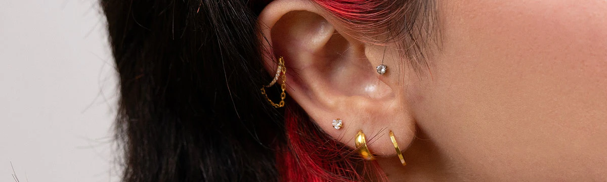 Piercing de Ureche din Titan